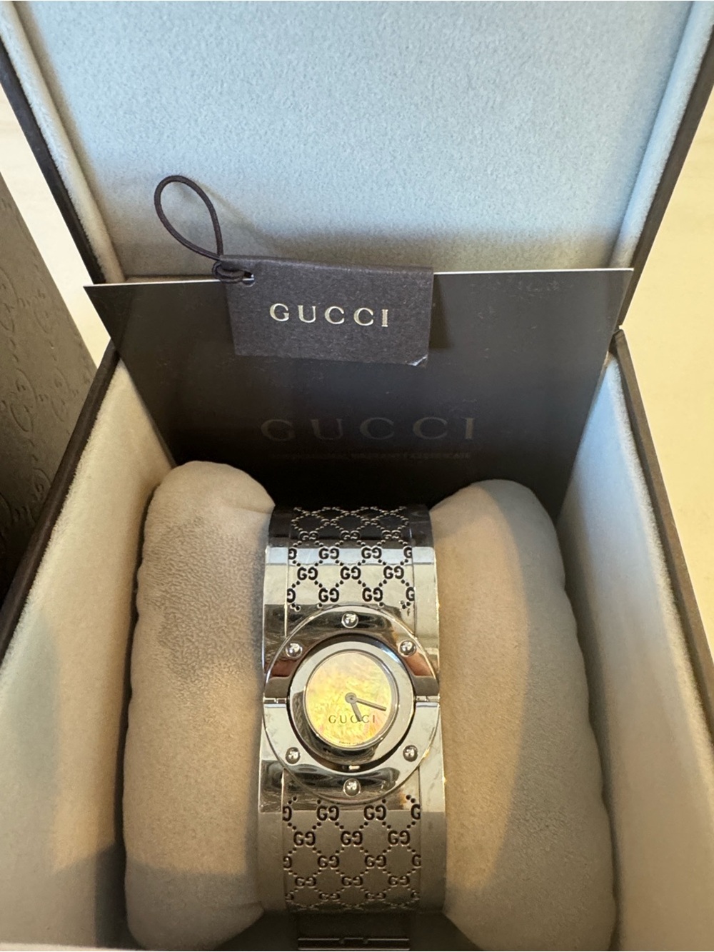 Gucci 112 Twirl Stainless Steel Bangle Watch/Swiss Made/ New Battery - Picture 3 of 5
